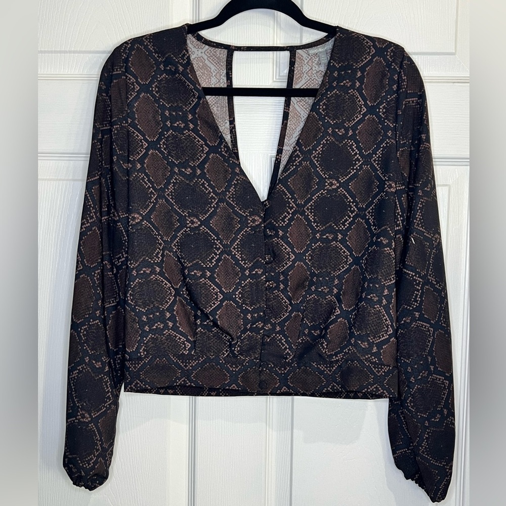 Charlotte Russe Womenâs Snakeskin Top - Size Medium